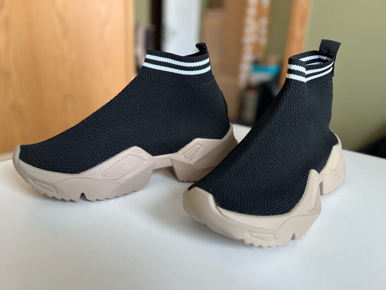 Shoes with elastic sock part