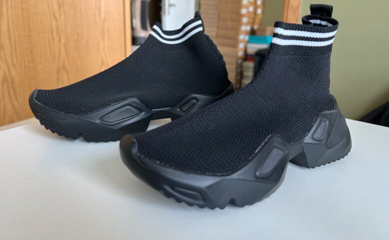 Shoes with elastic sock part