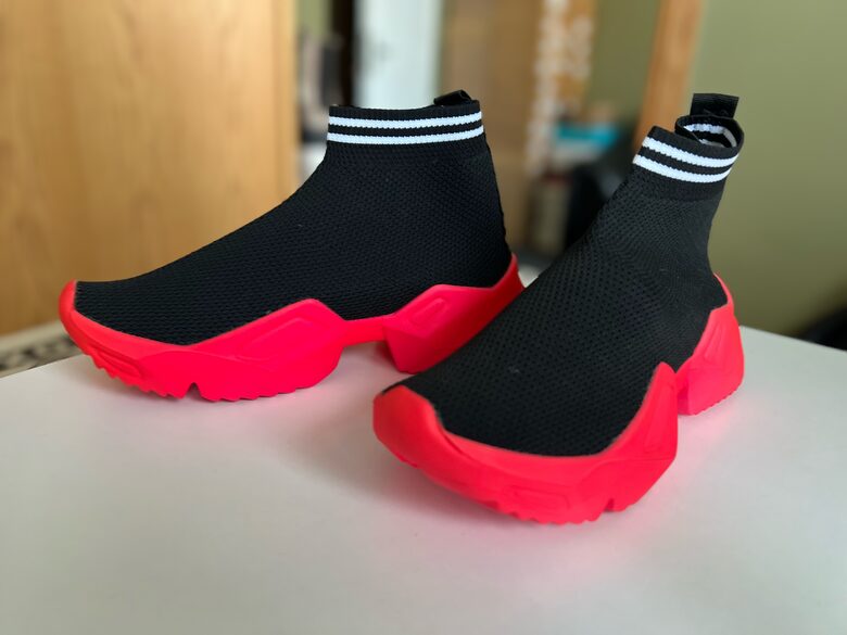 Shoes with elastic sock part
