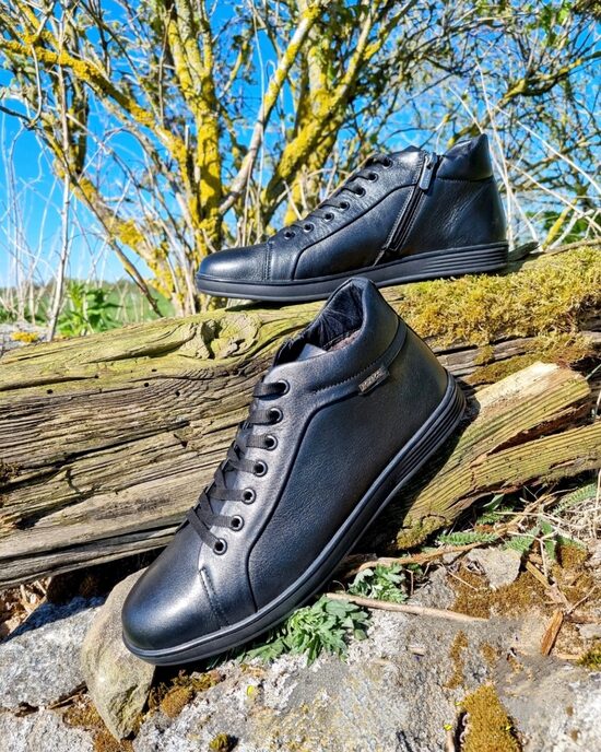 Apavi ar plīša siltinājumu